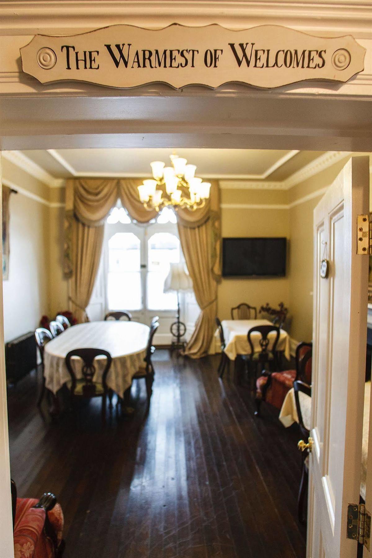 Emmet House 3* Birr